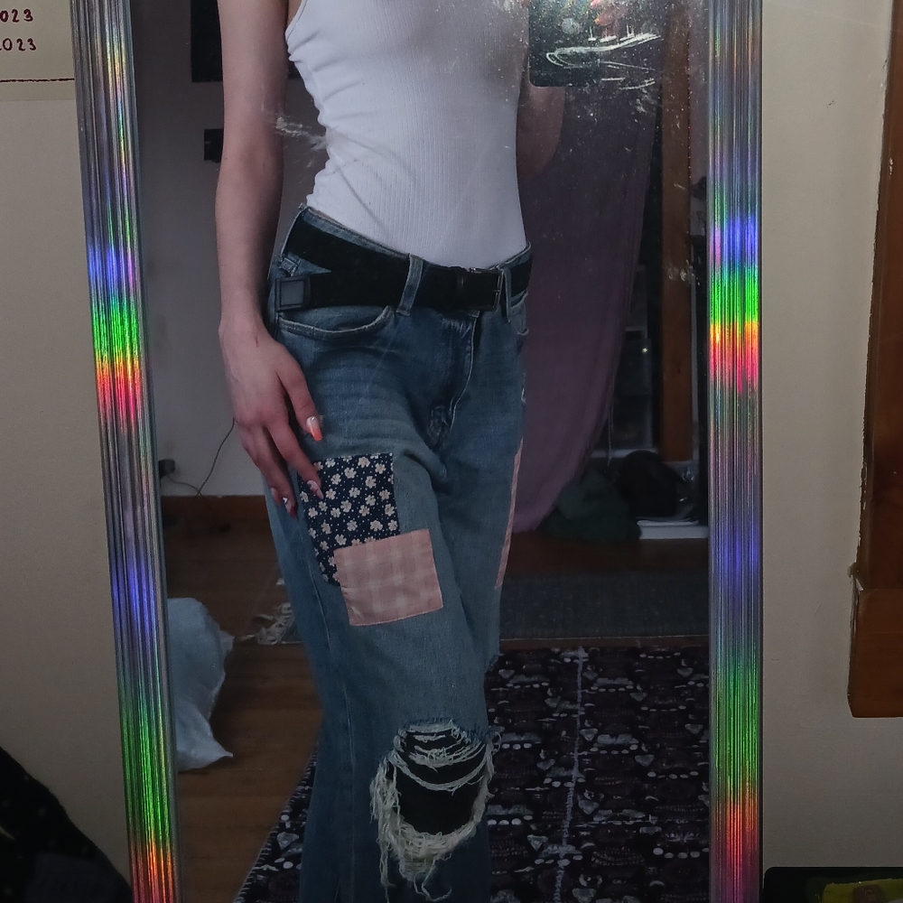 WOMAN'S HIGH RISE BLUE RIPPED PATCHWORK JEANS - Picture 5 of 11